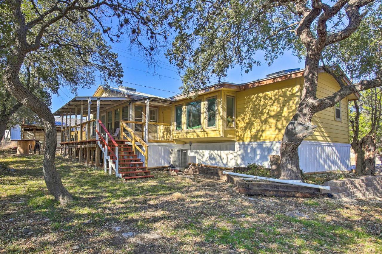 Riverfront Pipe Creek Home With Kayaks And Grill! エクステリア 写真