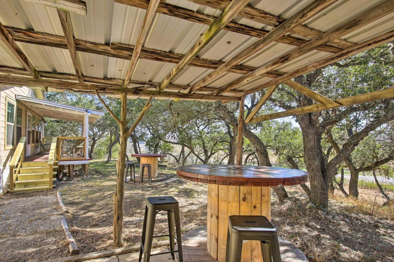 Riverfront Pipe Creek Home With Kayaks And Grill! エクステリア 写真